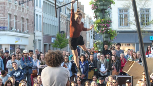 La rue est à #Amiens ce week-end : attention au #stationnement interdit B9719912