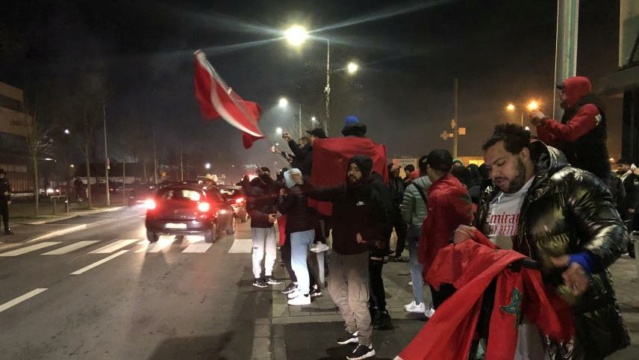 #Amiens : les #supporters du #Maroc en liesse après la victoire au #Mondial de #football B9732812