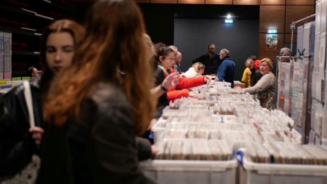 #Amiens : plus de 100000 #vinyles en vente à #Mégacité en février B9733116