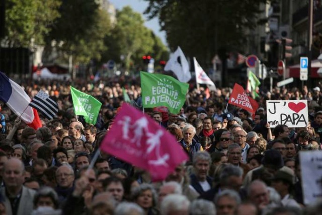 A #Paris les anti-#PMA tentent de renouer avec l’esprit de la #ManifPourTous, sans y croire Bab5f710