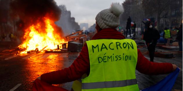 #TMCweb3 : Les #GiletsJaunes rêvent de "démission" de #Macron our leur " #Acte3 " le 1er décembre Captur11