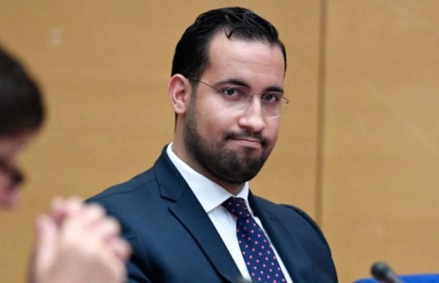 #TMCweb3 : #AlexandreBenalla a passé sa première nuit en #prison Db960610