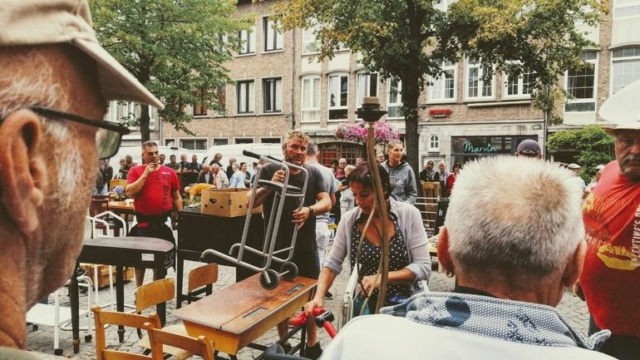 Découvrez le #Vrijdagmarkt à #Anvers, une #brocante atypique qui remonte au 16e siècle F6c1ef10