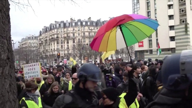 #GiletsJaunes : 4700 #manifestants en #France, dont 2000 à #Paris, selon l'#Intérieur Gilets21