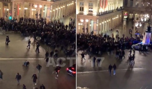 #TMCweb3 : #Paris : Environ 300 #migrants tentent de pénétrer de force dans la #ComédieFrançaise pour réclamer leurs régularisations. Paris_10