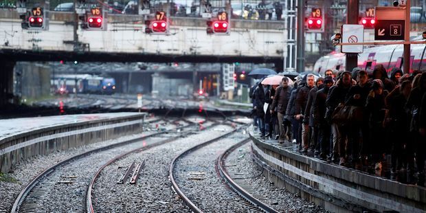 #SNCF : la #grève va-t-elle continuer jusqu'à #Noël? Sncf-l10