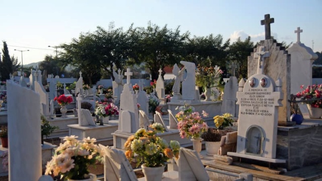 Au #Portugal, une chercheuse tente d'expliquer le mystère des #cadavres qui ne se décomposent plus Un-cim10