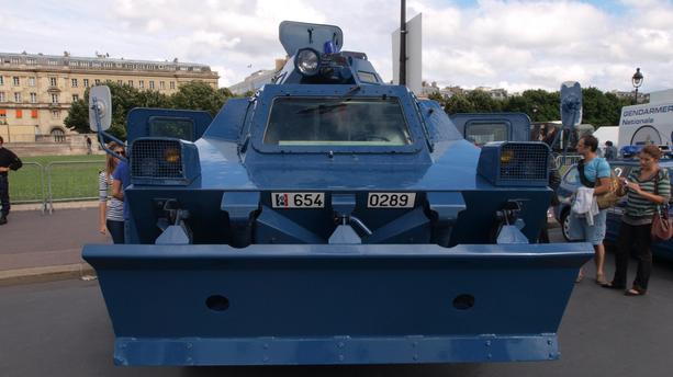 #TMCweb3 : #GiletsJaunes : à quoi vont servir les #blindés de la #gendarmerie face aux manifestants ? Vbrg-v10