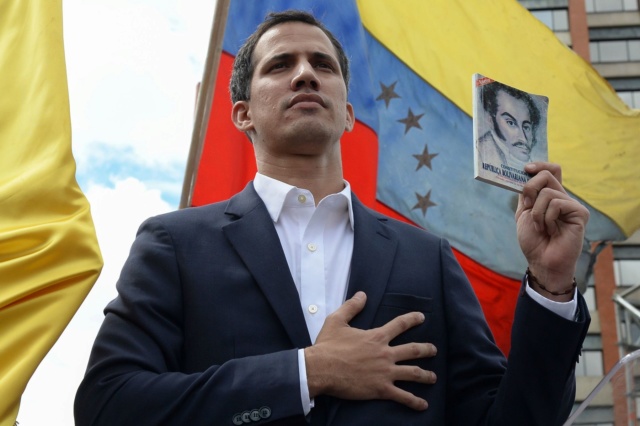 #TMCweb3 : #Venezuela : #Guaido se proclame #président et obtient la reconnaissance de #Trump Xvmf3410