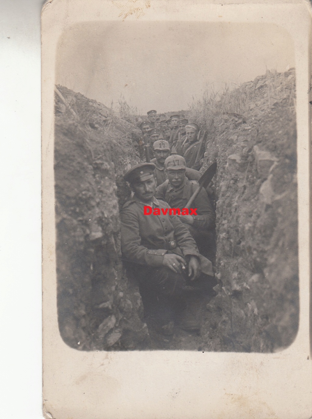 (E) Photo avec des soldats du 17e Landsturm dans une tranchée (VENDU) Land110