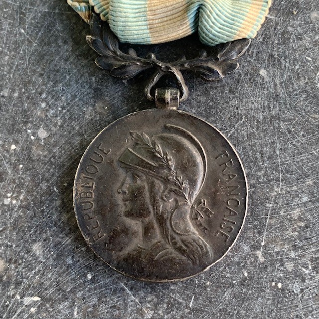 (P) Médaille coloniale en argent avec agrafe du «TONKIN» A CLOTURER Thumb495