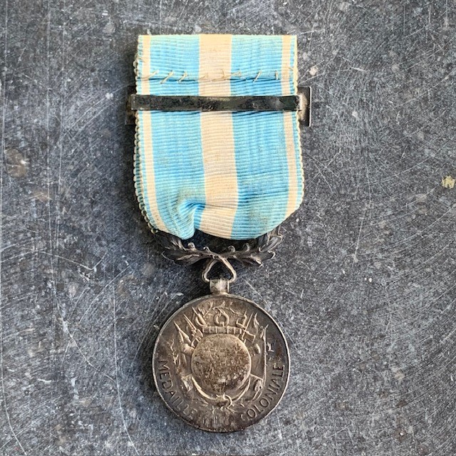 (P) Médaille coloniale en argent avec agrafe du «TONKIN» A CLOTURER Thumb497