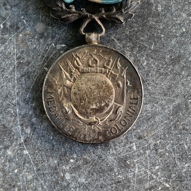 (P) Médaille coloniale en argent avec agrafe du «TONKIN» A CLOTURER Thumb498