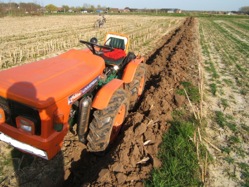 qu'elle matériels équipe votre  ? votre mini tracteurs  Inkedd24