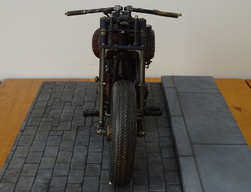 Steampunk Harley - Tamiya 1/6 HD FLH Classic 'extreme' kit bash (Very Photo Heavy) - Page 25 Hd_mo380