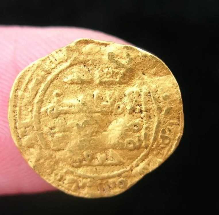Fracción de dinar, al-Hakam II, Medina Azahara, 357 H Screen46