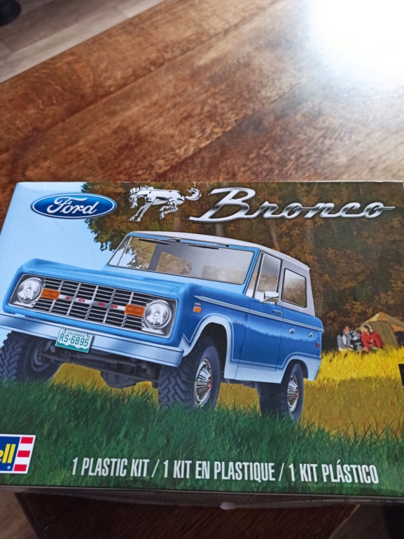 Ford Bronco "premier du nom" Revell 16012012