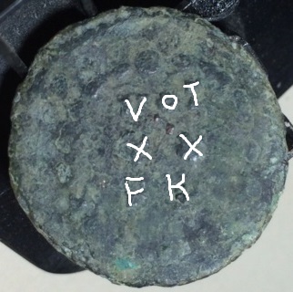 Fracción radiada de Diocleciano. VOT X X. Cartago. Yf10b14