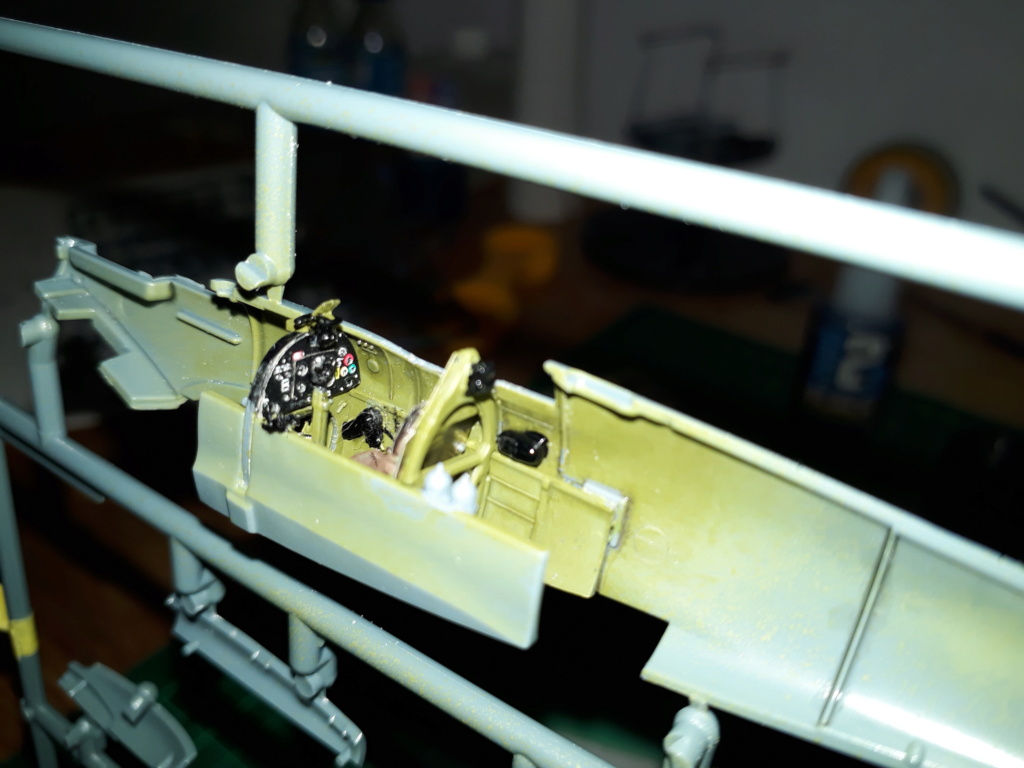  Spitfire Mk IXc 1/72 Eduard avec diorama 20191245
