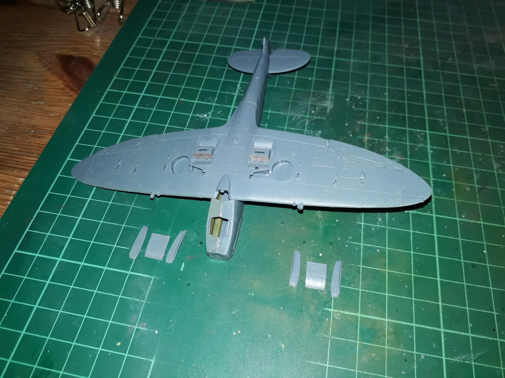  Spitfire Mk IXc 1/72 Eduard avec diorama 20191254