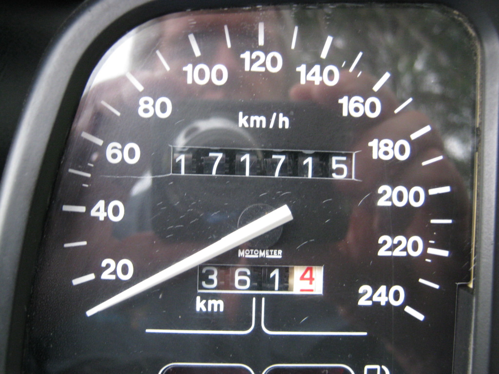 Speedometer extra lines on speedo whats the go? Bmw_k111