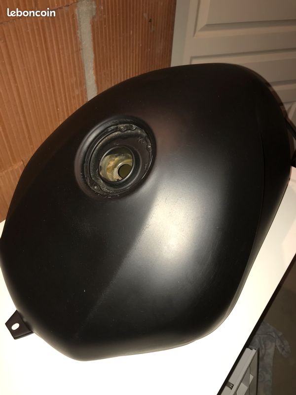 Réservoir zx6r 2003/2004 200€