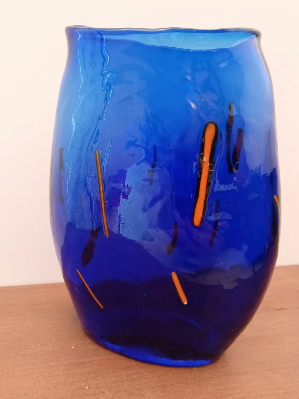 Vase en verre bleu avec inclusion Vase310