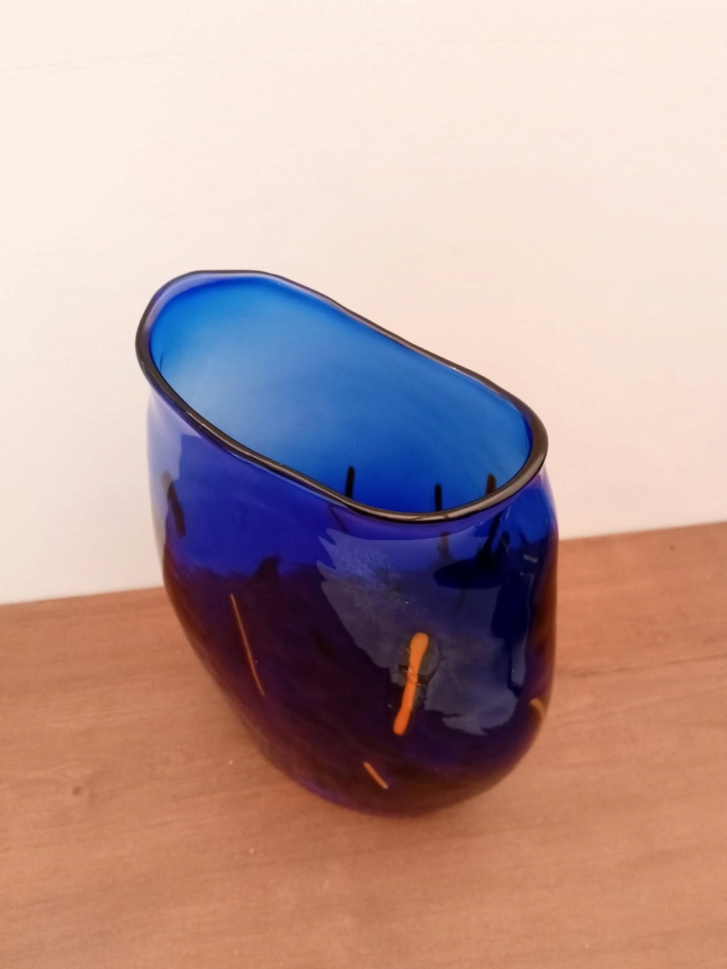 Vase en verre bleu avec inclusion Vase410