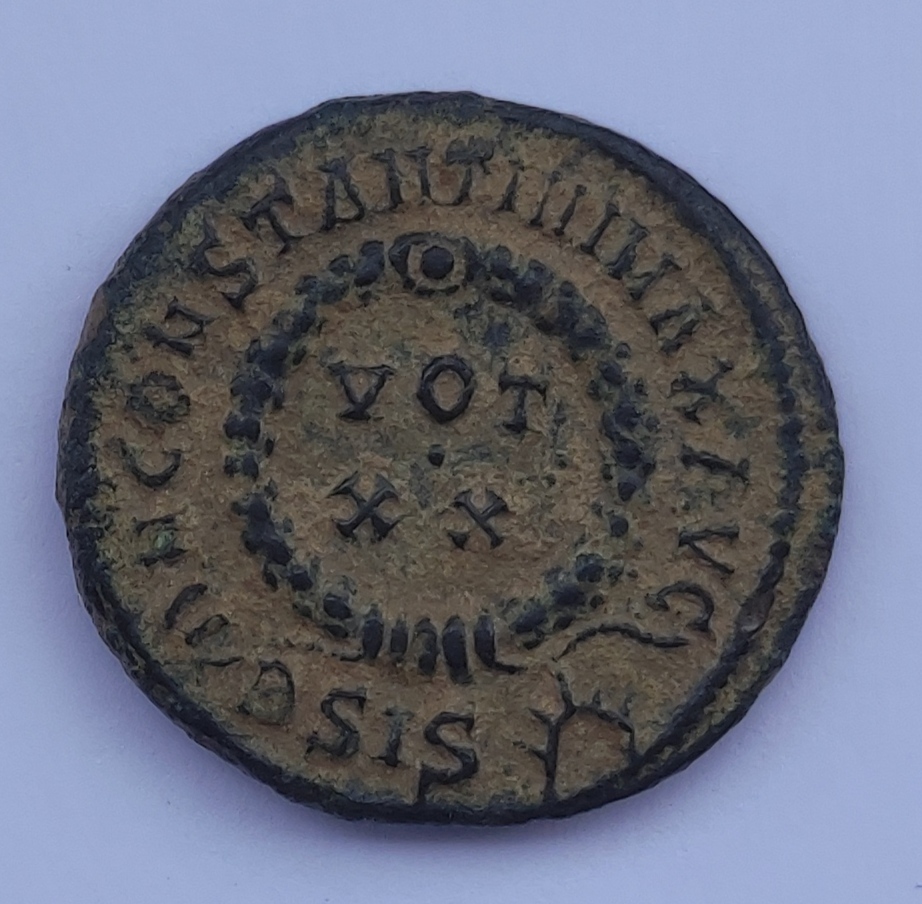AE3 de Constantino I. D N CONSTANTINI MAX AVG / VOT XX. Siscia Img_2060