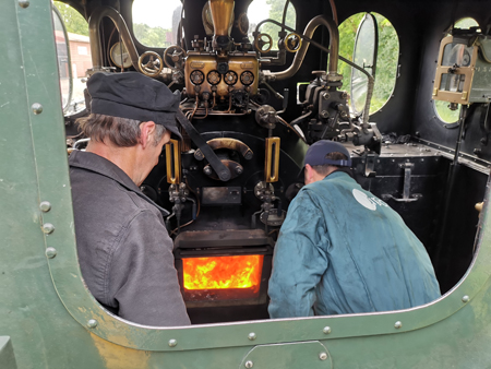Stage de conduite et de chauffe d'une locomotive à vapeur Poste_11