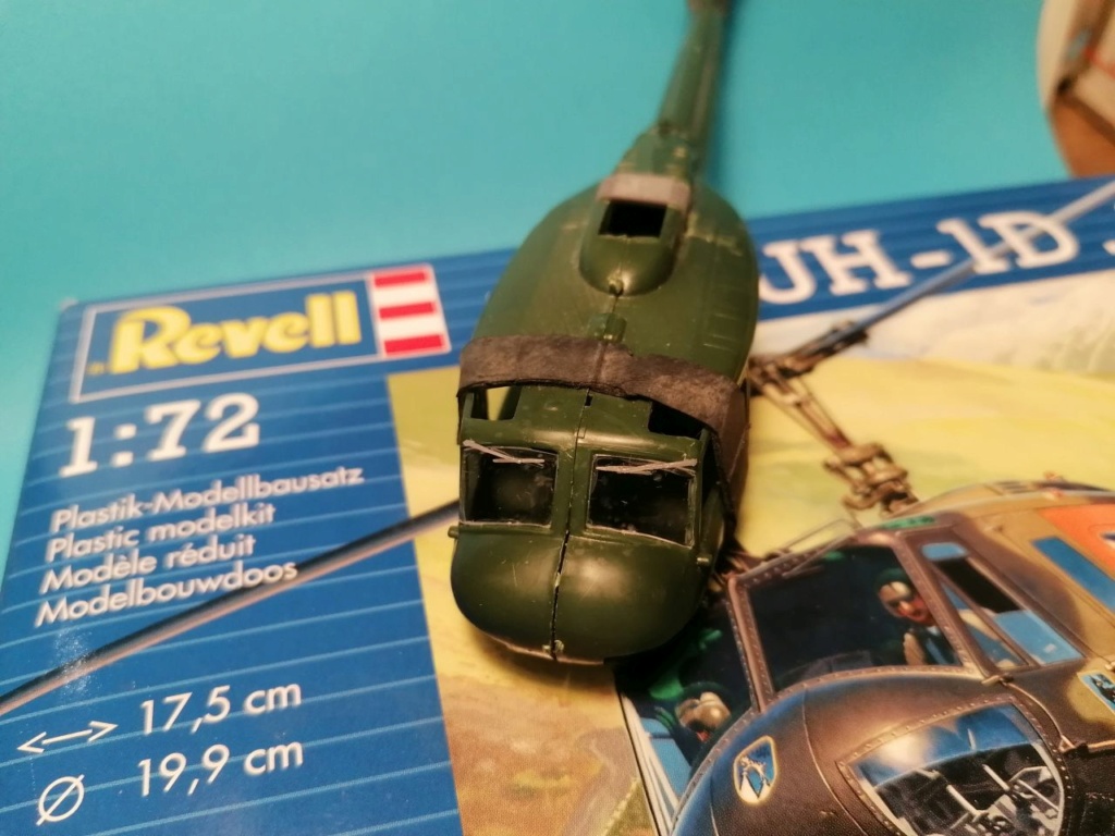 UH-1D Huey Gunship / Revell, 1:32 Uh-1d_11