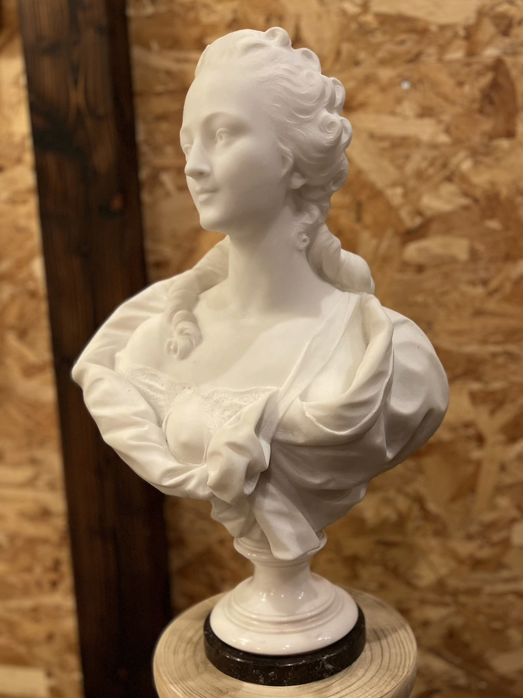 Sculpture : Les bustes de la princesse de Lamballe (présumée) - Page 2 Img_6211