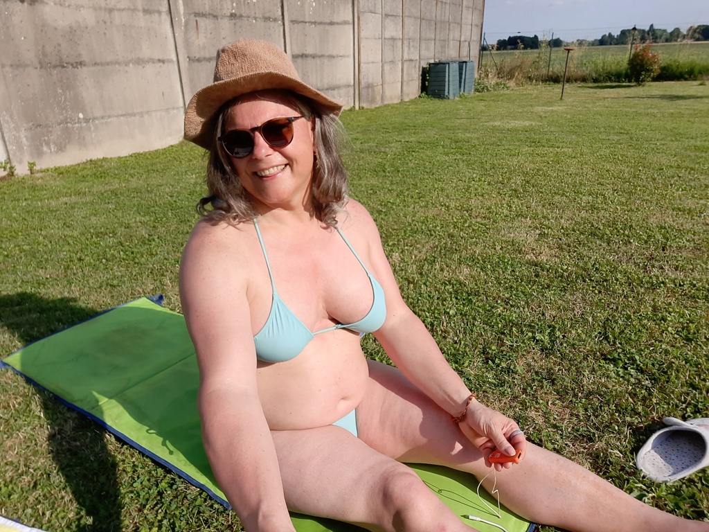 Piscine , Maillot de bain et maquillage  - Page 3 20240724