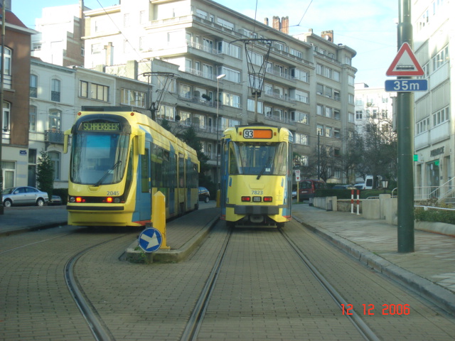 Les transports en commun (trams + bus  + métro) Bru_0710