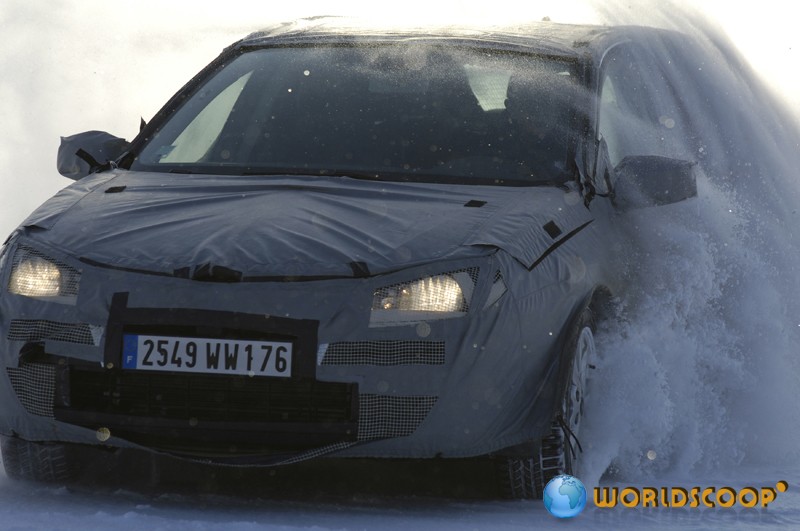 [Renault] Laguna III - Page 12 14586_10