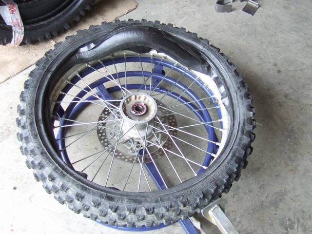CR montage de pneus et bibs Av-0410
