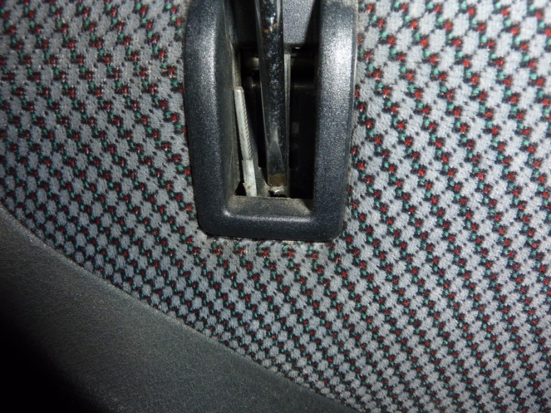 [TUTO] Réparer les boutons de verrouillage des portes... P1020217