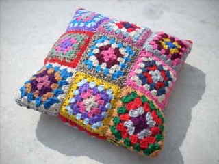 petit coussin au crochet Face210