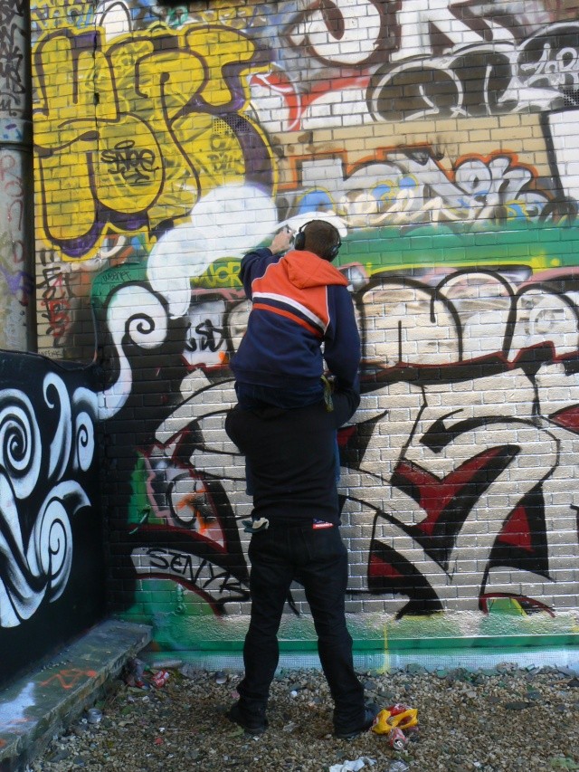 Graffitis, Pochoirs, Sketchs, du vandalisme koi... - Page 10 P1060411