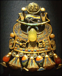 Tutankamon'un kolyesinin  esrar 24042410