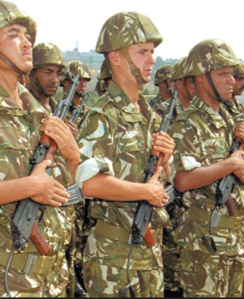 موسوعة الجيش الجزائرى الشقيق والحبيب  - صفحة 4 Soldat10