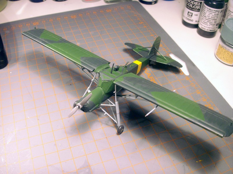 Fieseler FI156 Storch  [Academy] 1/72 - Page 6 Pict0028