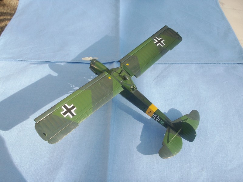 Fieseler FI156 Storch  [Academy] 1/72 - Page 7 Pict0032