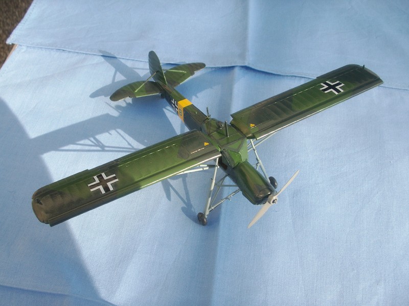 Fieseler FI156 Storch  [Academy] 1/72 - Page 7 Pict0037