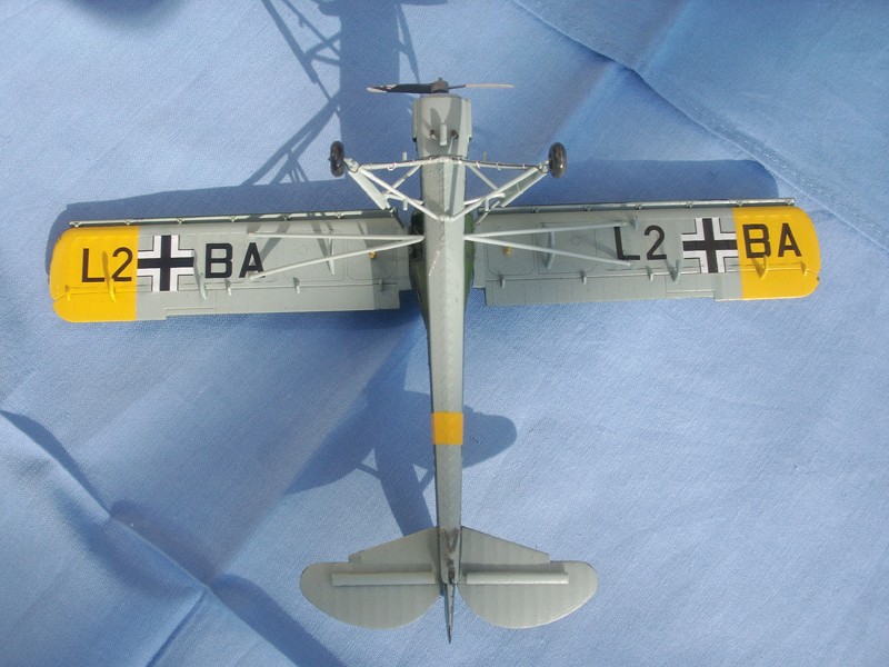 Fieseler FI156 Storch  [Academy] 1/72 - Page 7 Pict0041