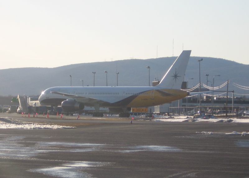 Quelques photos de YQB depuis un an ! B757-s10