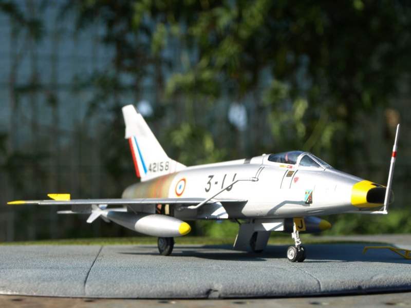 [TRUMPETER] 1/72 - North American F-100D Super Sabre - 1/3 NAVARRE  (f100) P1015366