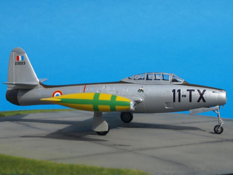 [HELLER] 1/72 - Republic F-84G Thunderjet - EC1/11 Jura  (VINTAGE) P1016541