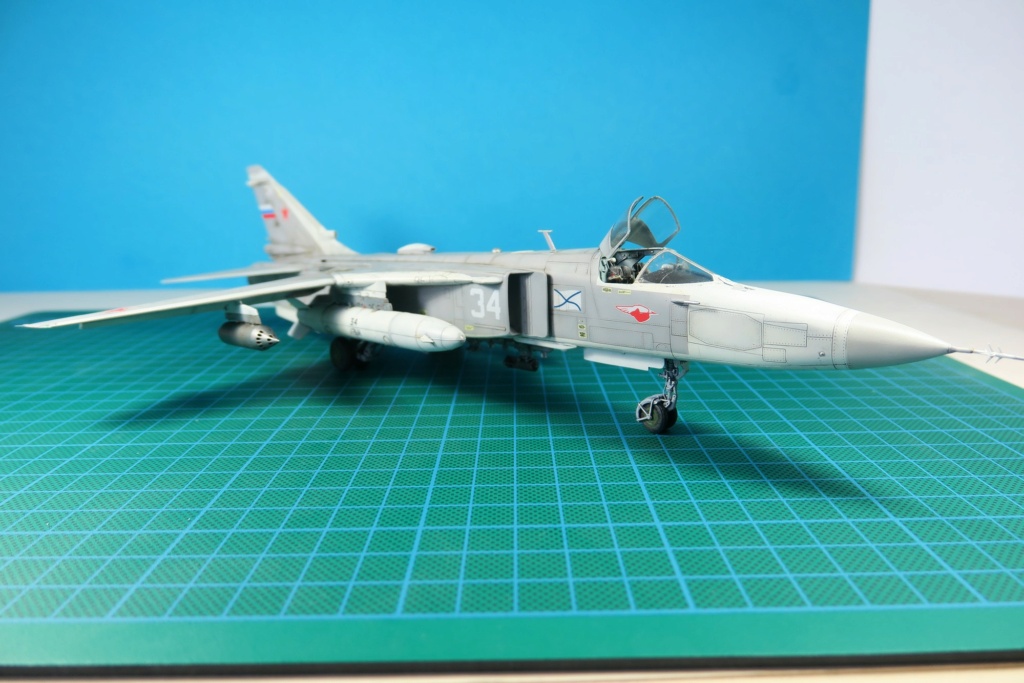 SU 24 MR Trumpeter au 1/72è - Page 6 Img_1536