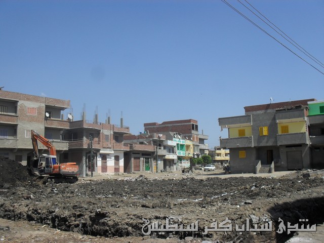 حفر أساسات المبنى الرئيسي بالمدرسة 17-5-2011م Image033